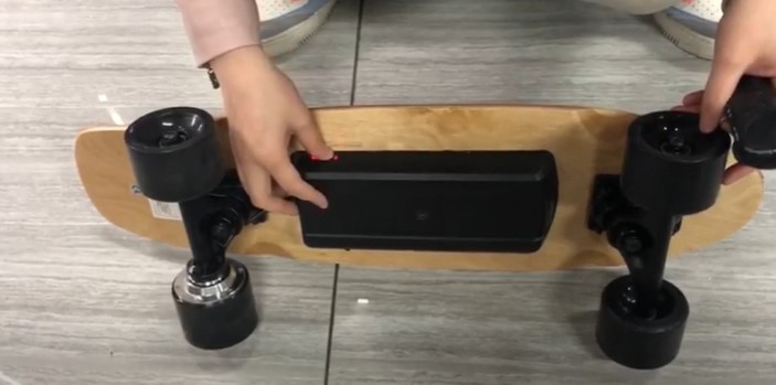 Electric Skateboard Remote: Turn on your electric skateboard