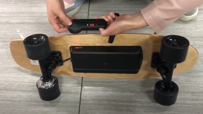 Electric Skateboard Remote: Pair the control with the skateboard