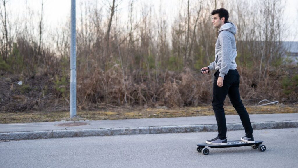 As someone who uses electric longboards and skateboards as their primary mode of transportation, I'm excited to share my knowledge with you. Whether you're commuting to work or just cruising around the city with your friends, electric skateboards are a great way to get around while having fun.